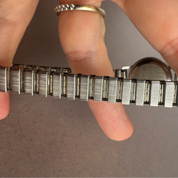 Vintage Helbros Lady 17 Jewels Silver Watch
